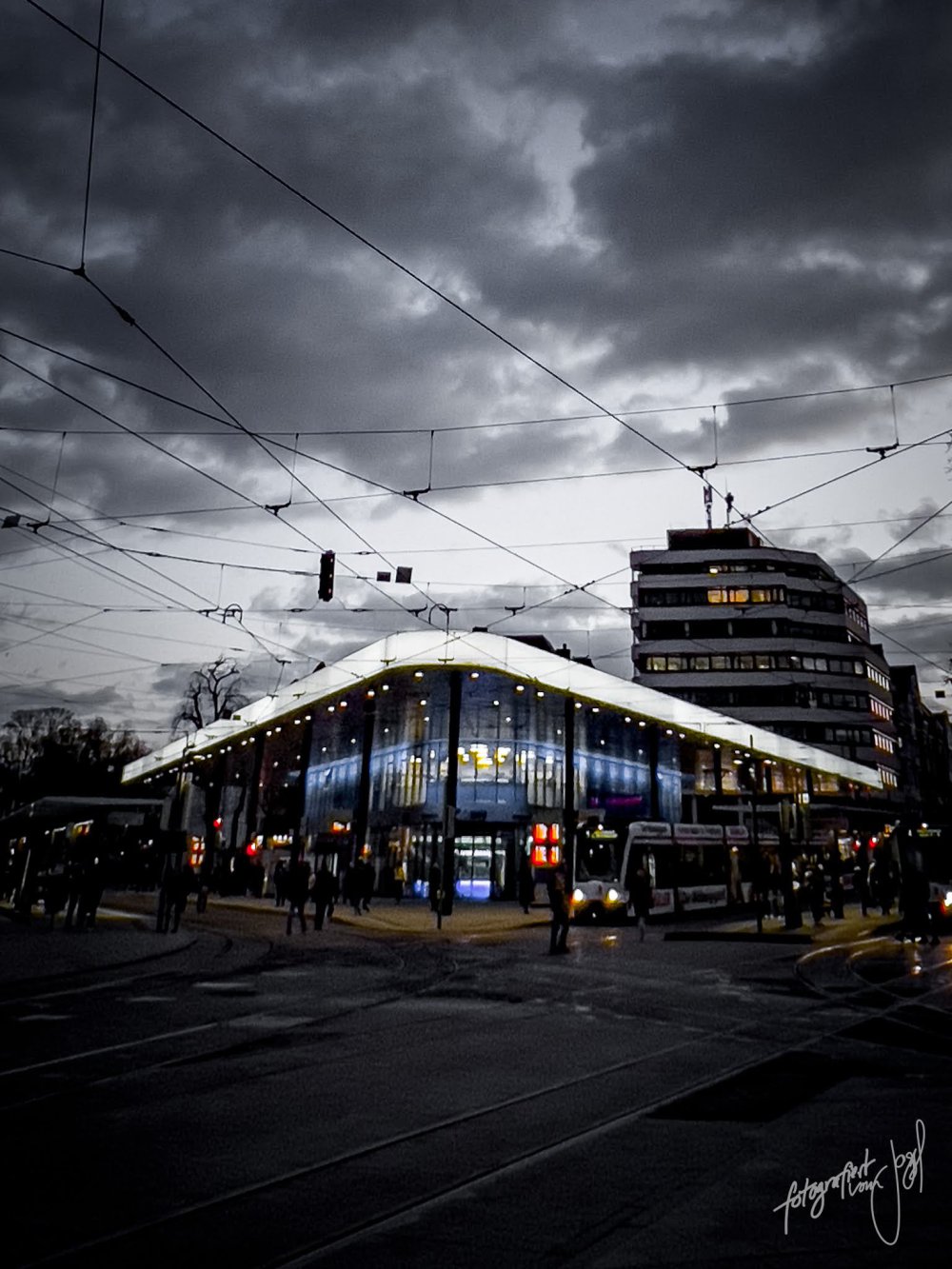 Straßenbahn am Abend