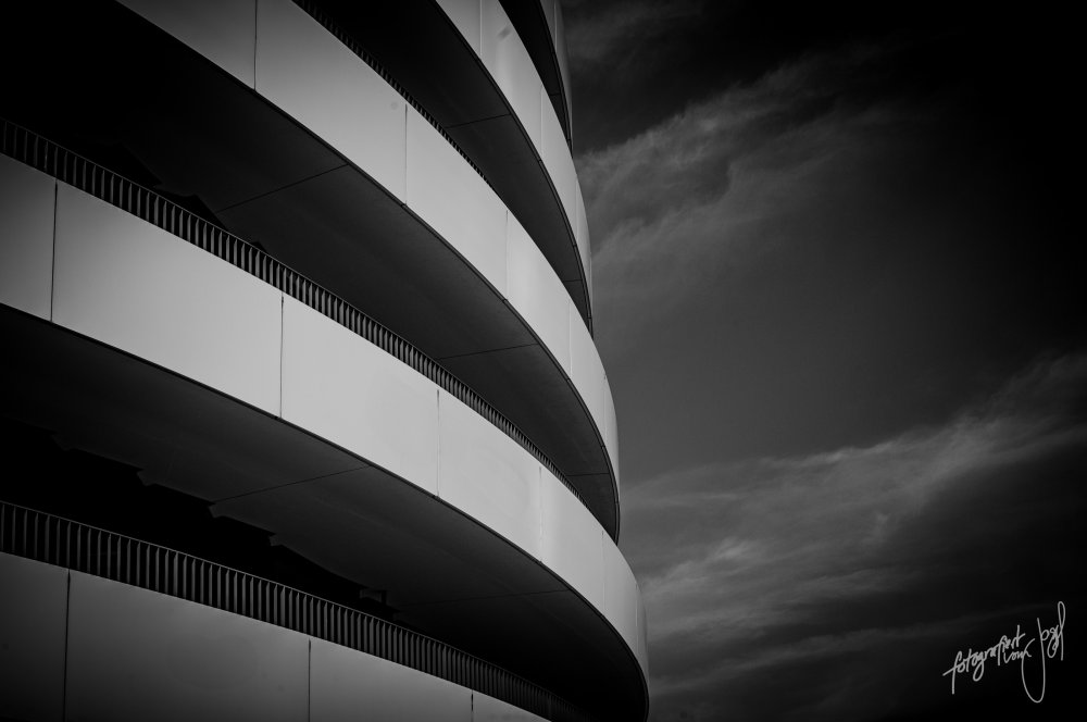 Geschwungene Fassade im Medienhafen