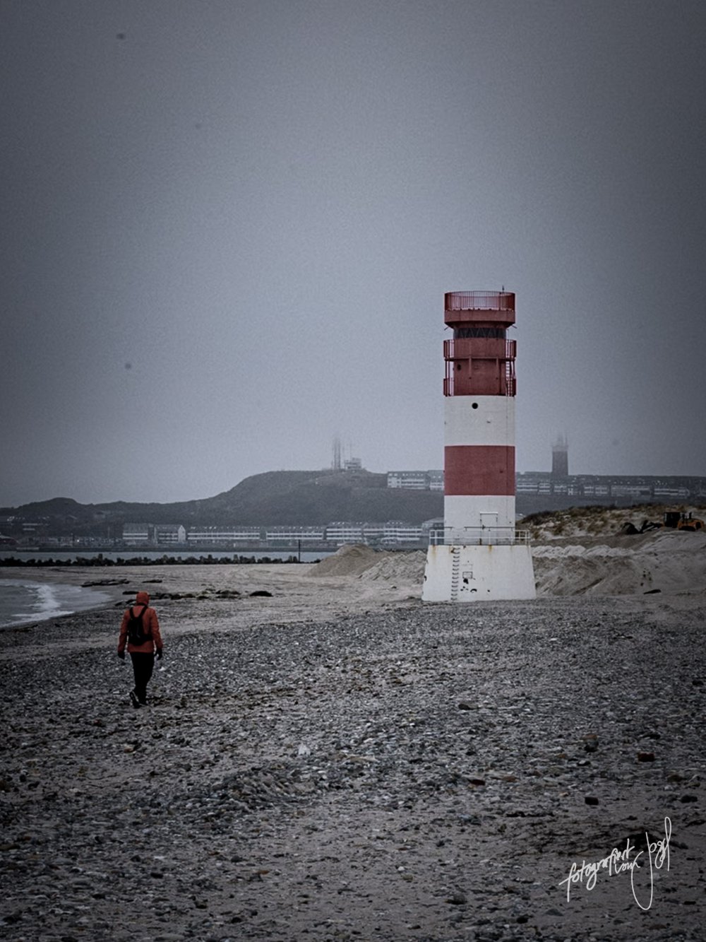 Leuchtturm am Kiesstrand