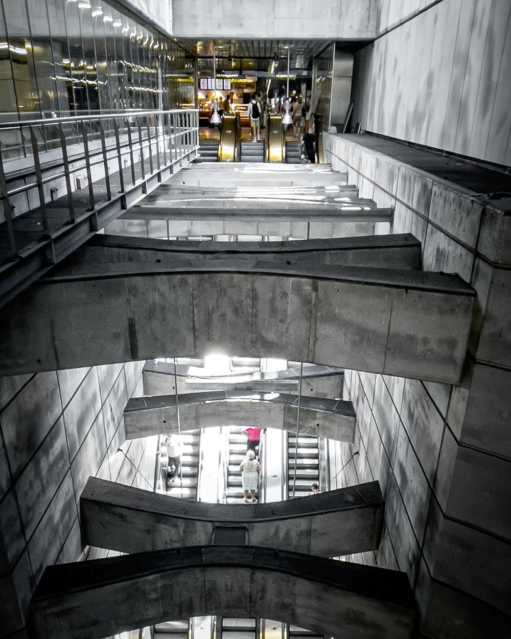 Treppen und Rolltreppen