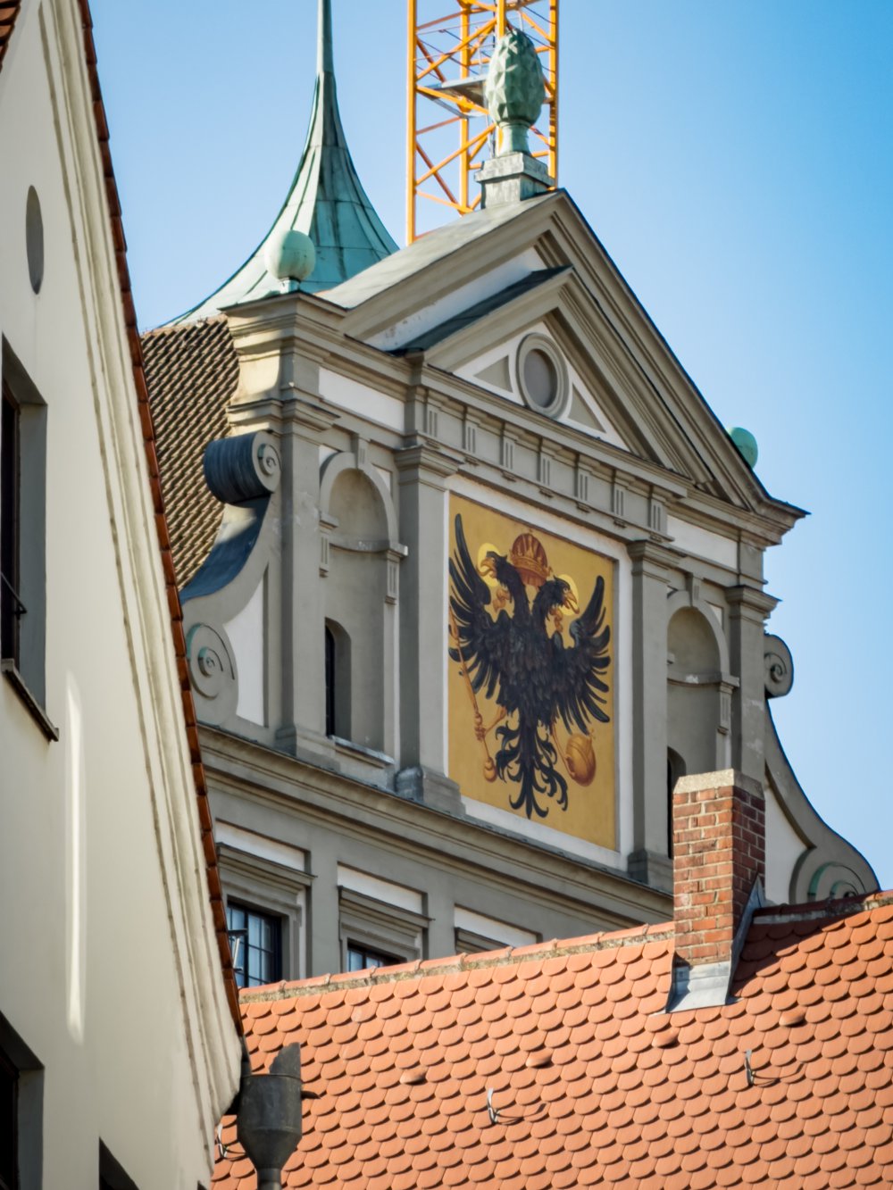 Giebel mit Adlerwappen
