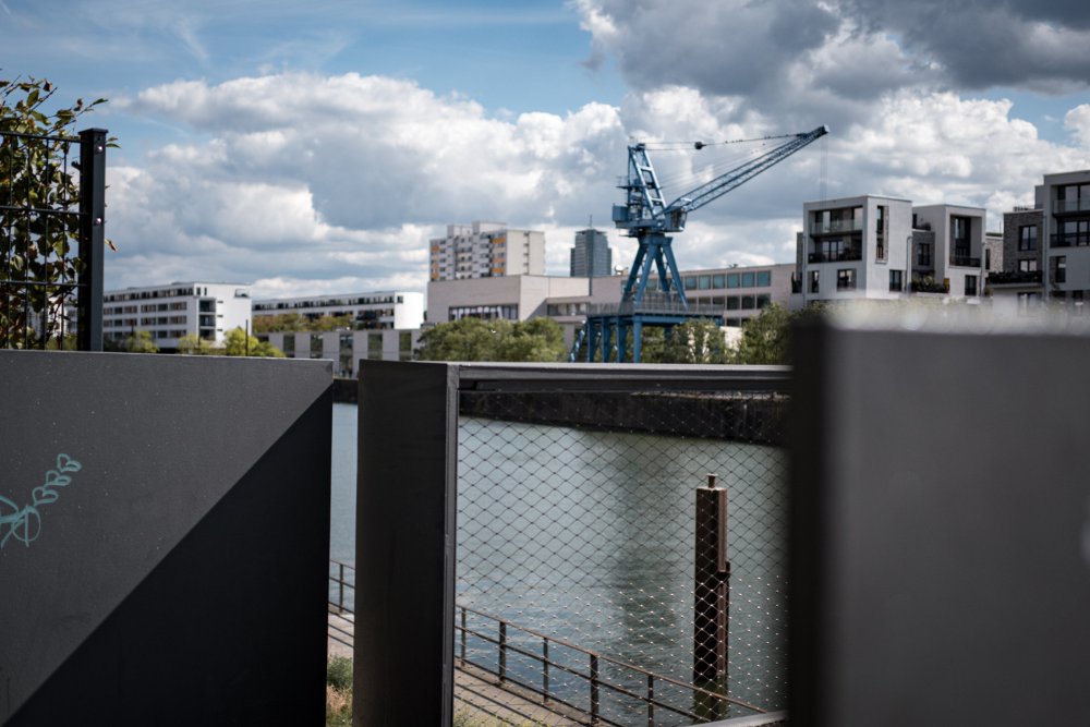 Kran am Mainufer