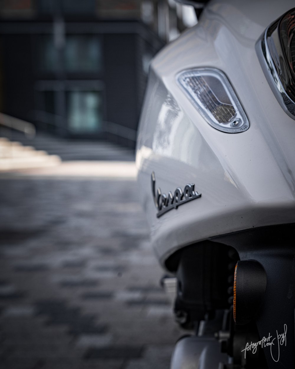 Vespa im Medienhafen