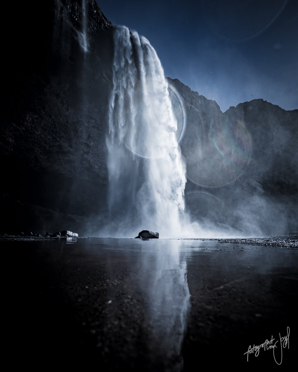 Seljalandsfoss im Gegenlicht